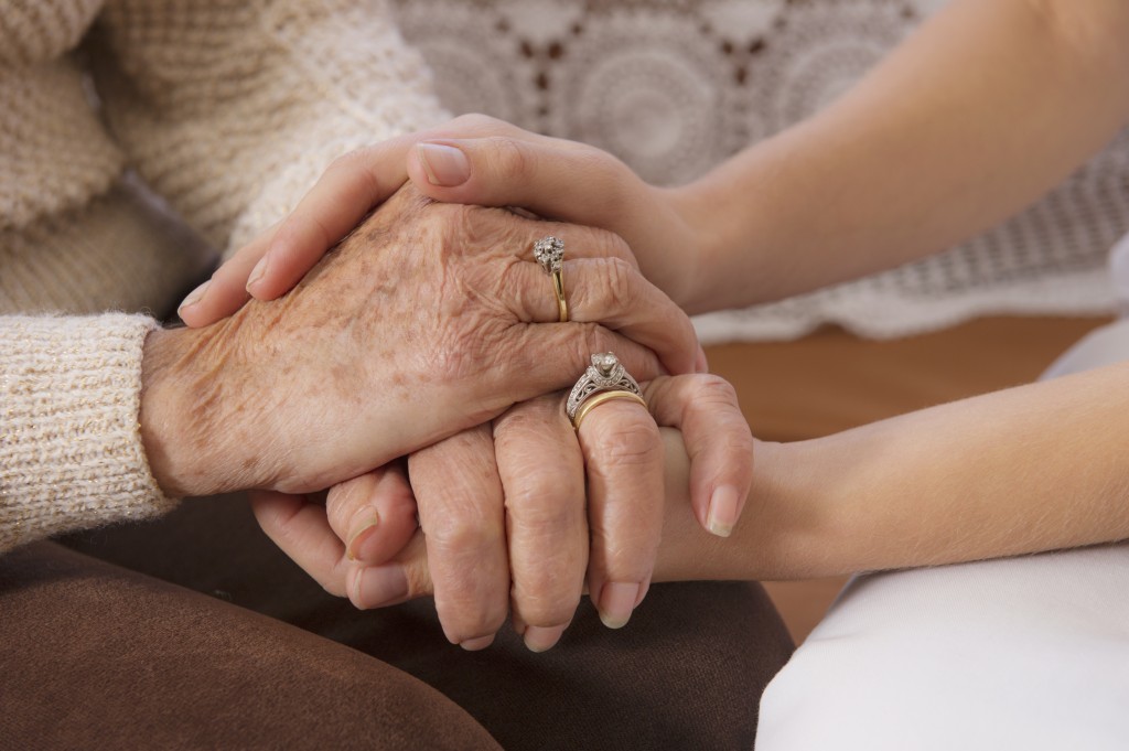 مراقبت و آلزایمر : زمانی که فرد مورد علاقه مان دچار آلزایمر شد، مراقبت از وی را چطور شروع کنیم؟