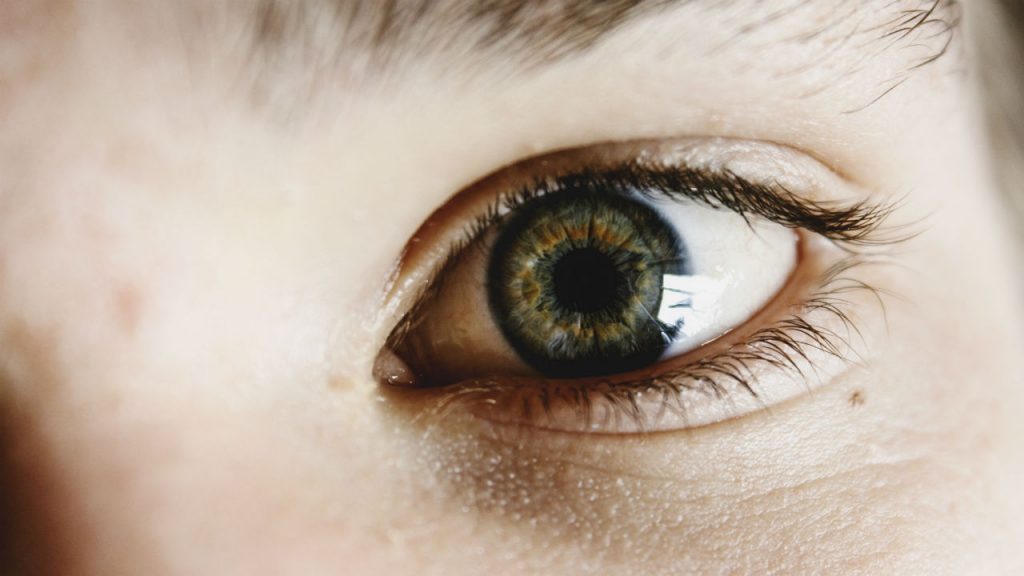 جوش التهابی در اطراف چشم