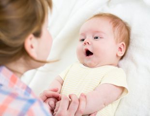 چگونه کودک شما می شنود و حرف می زند