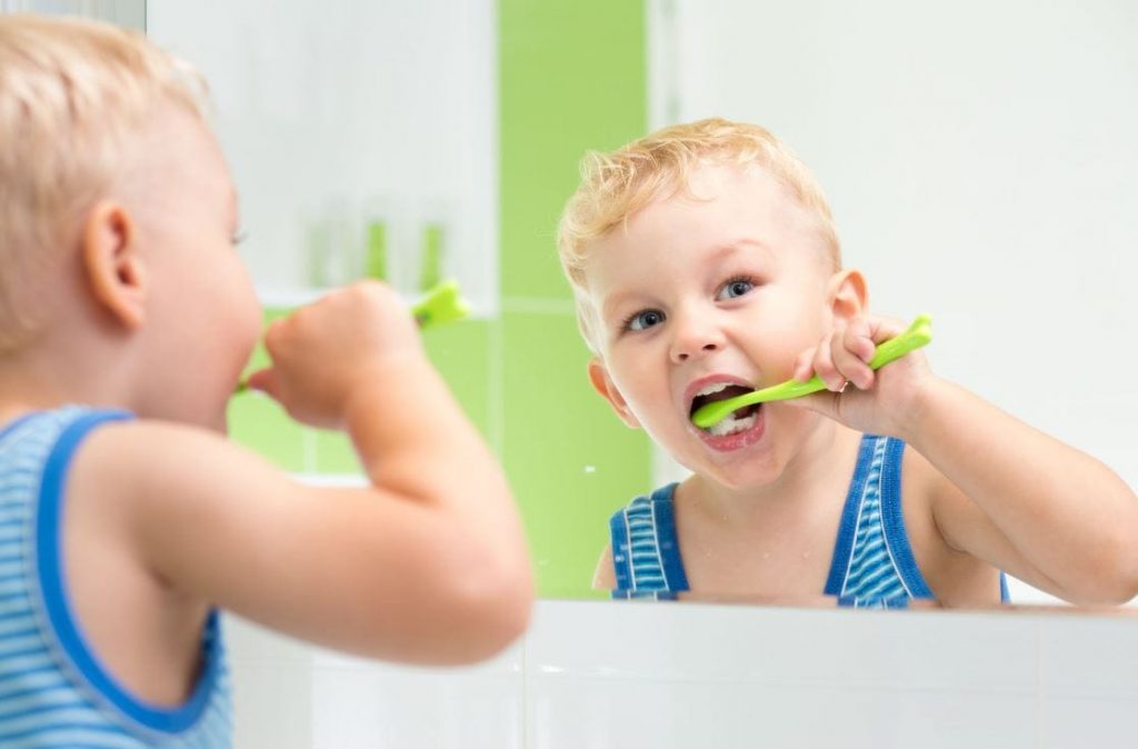 مسواک و نخ دندان در کودکان