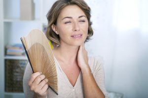 عوارض و علایم یائسگی عوارض و علایم یائسگی