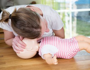 کمک‌های اولیه به نوزادان در زمینه‌ی CPR و خفگی، راهنمای مشروح