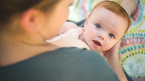 مشکلات متداول تغذیه با شیر مادر مشکلات متداول تغذیه با شیر مادر