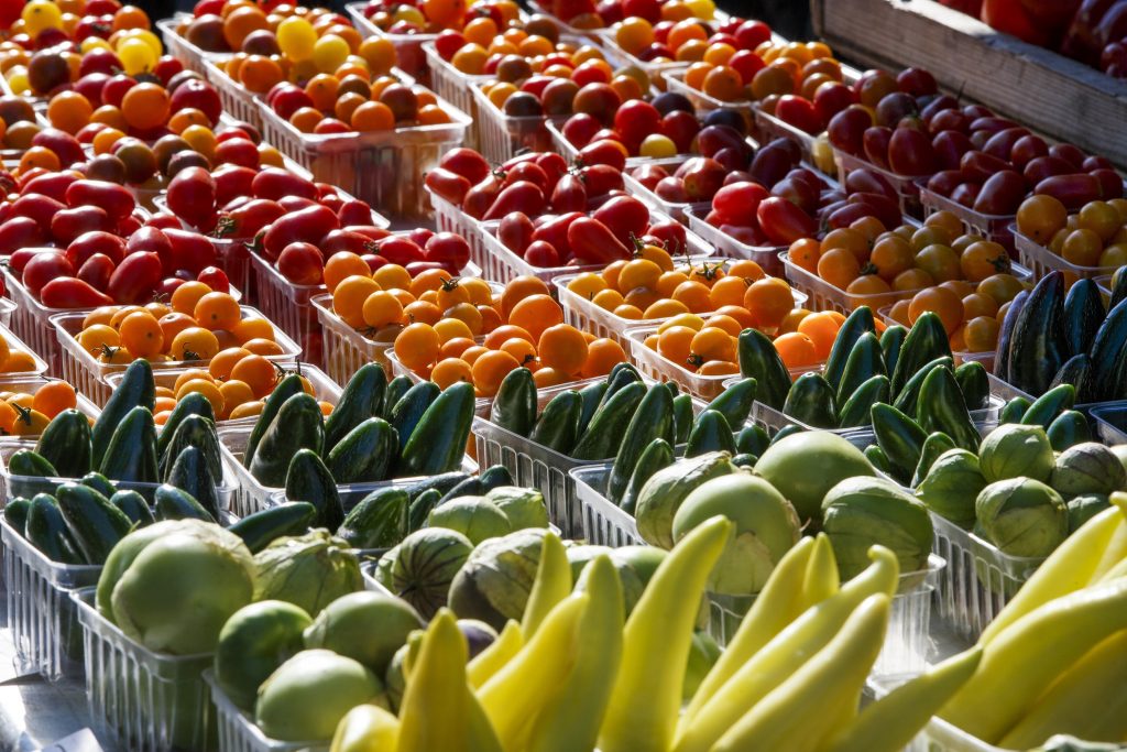 چگونه میوه و سبزیجات بیشتری بخوریم ؟