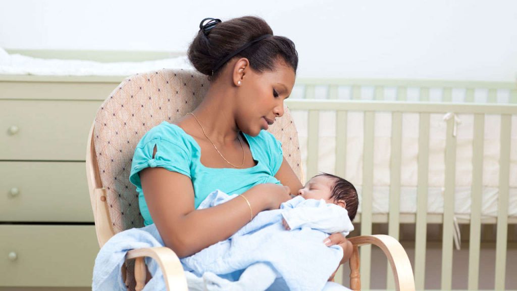 تغذیه کودک با شیر مادر از راه سینه و آنفولانزا