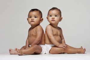 چگونه کیف پوشک دوقلوها را ببندیم؟ چگونه کیف پوشک دوقلوها را ببندیم؟