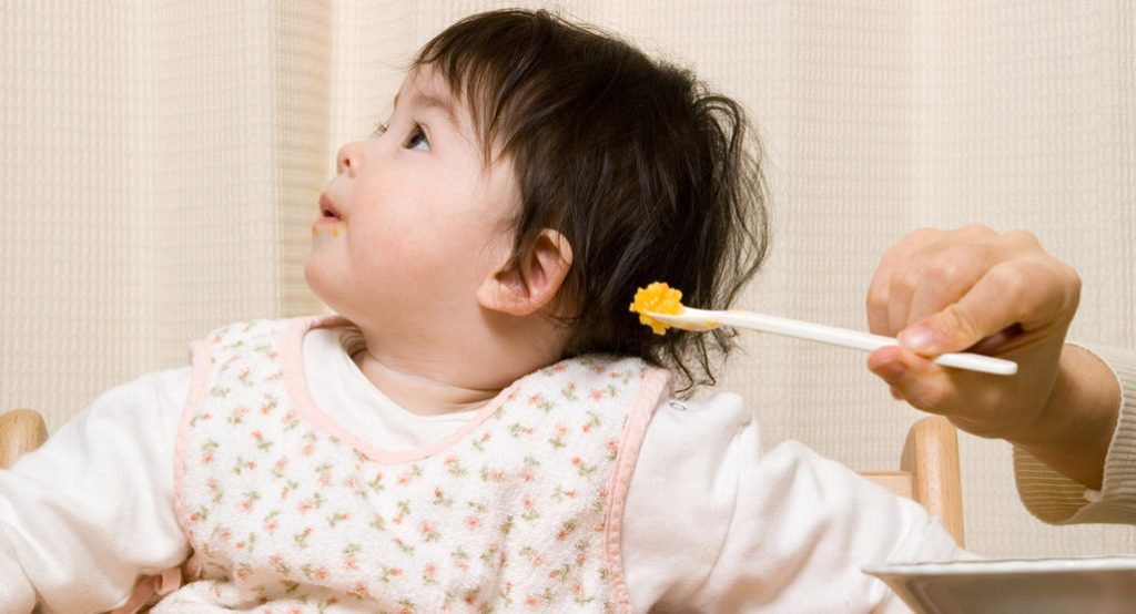 چگونه با یک کودک بد غذا رفتار کنیم
