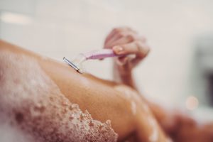 افسانه ای درباره اصلاح کردن پاها با تیغ افسانه ای درباره اصلاح کردن پاها با تیغ