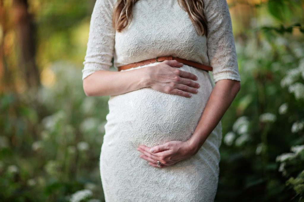 کلستروم یا آغوز ( نشست از سینه ها ) در طول حاملگی