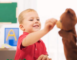 راهکارهای افزایش گفتار خود انگیخته در کودکان دارای اختلال اتیسم
