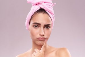اشتباهات رایج در درمان آکنه و جوش صورت اشتباهات رایج در درمان آکنه و جوش صورت