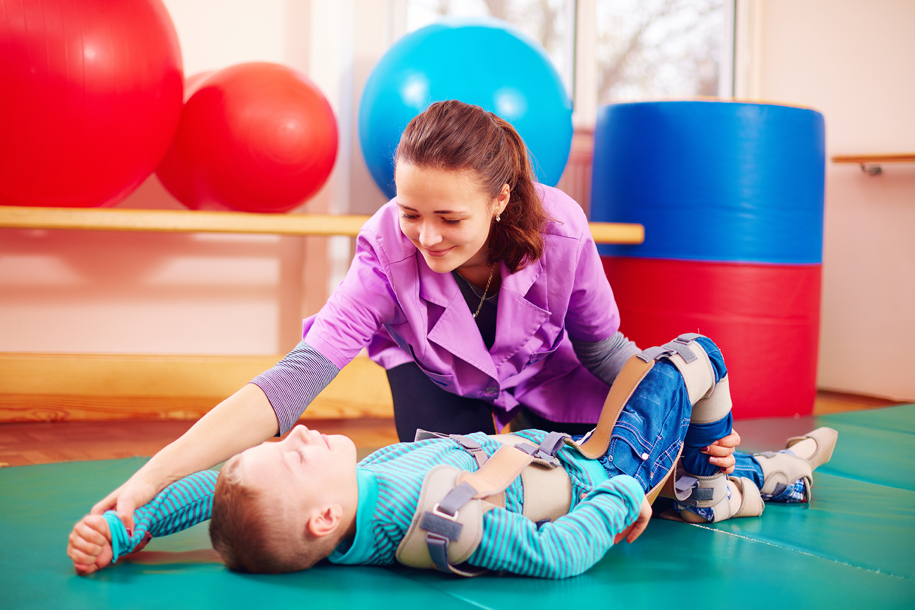Что делает дцп. ЛФК для детей. Реабилитация детей с ДЦП. Адаптивная физкультура. Занятия ЛФК для детей.