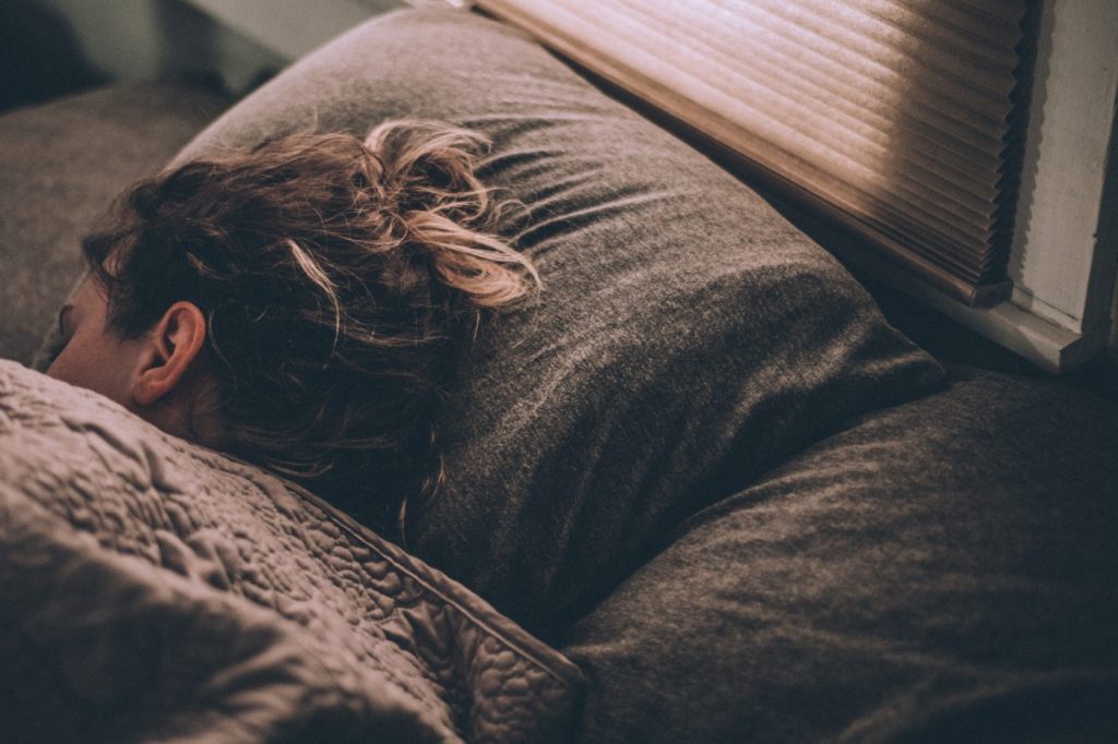 استرس چگونه بر خواب و کیفیت آن تاثیر می گذارد؟