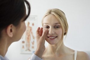 تکنیک جراحی رینوپلاستی بسته و مزایا و معایب آن تکنیک جراحی رینوپلاستی بسته و مزایا و معایب آن