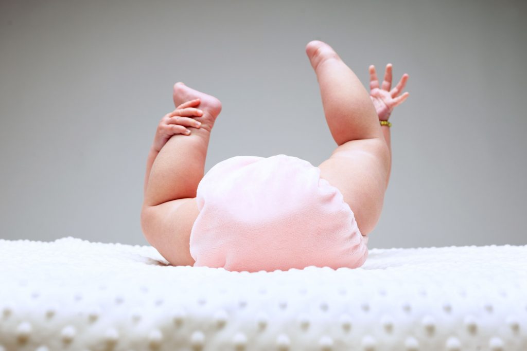 رنگ مدفوع نوزاد چه اطلاعاتی درباره سلامتی او به ما می‌دهد؟