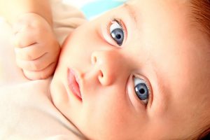 کاتاراکت دو طرفه چیست و چگونه باید درمان شود؟ کاتاراکت دو طرفه چیست و چگونه باید درمان شود؟